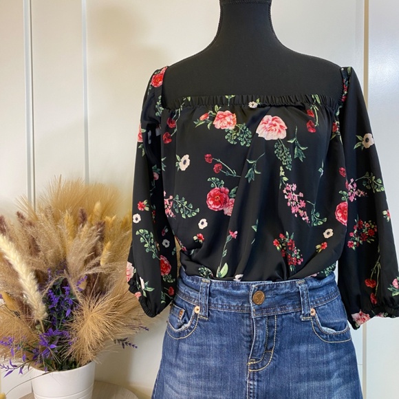 Floral Off-Shoulder Blouse by Decjuba (B1017) - Picture 2 of 7